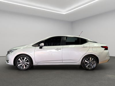 2023 Nissan Versa 4 pts. Advance, TM5, a/ac., f. niebla, RA-16 (cambio de línea)