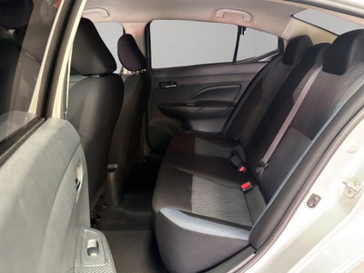 2023 Nissan Versa 4 pts. Advance, TM5, a/ac., f. niebla, RA-16 (cambio de línea)