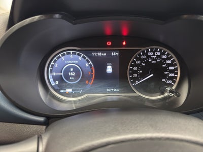 2025 Nissan Versa 4 pts. Advance, TM5, a/ac., f. niebla, RA-16