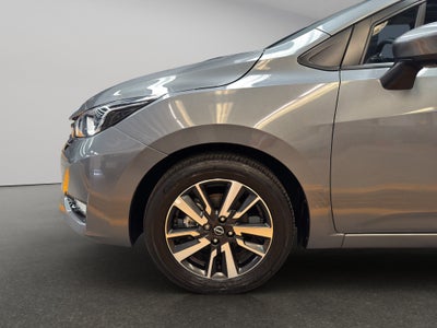 2025 Nissan Versa 4 pts. Advance, TM5, a/ac., f. niebla, RA-16