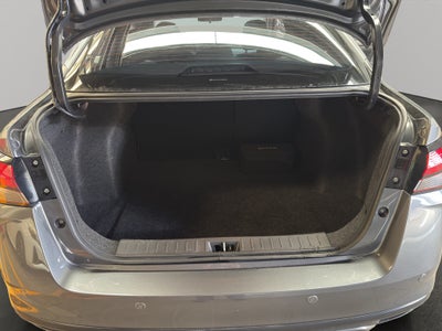 2025 Nissan Versa 4 pts. Advance, TM5, a/ac., f. niebla, RA-16