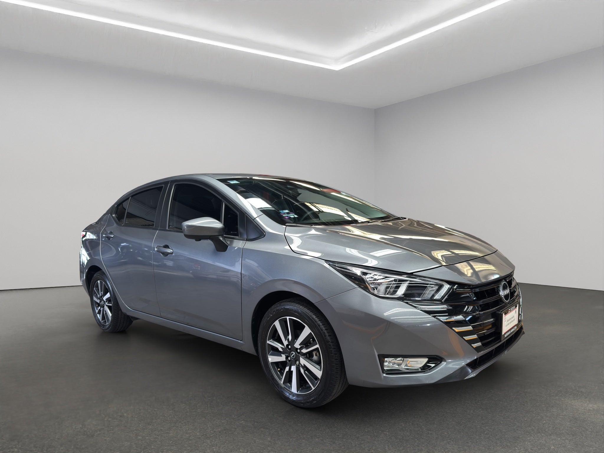 2025 Nissan Versa 4 pts. Advance, TM5, a/ac., f. niebla, RA-16