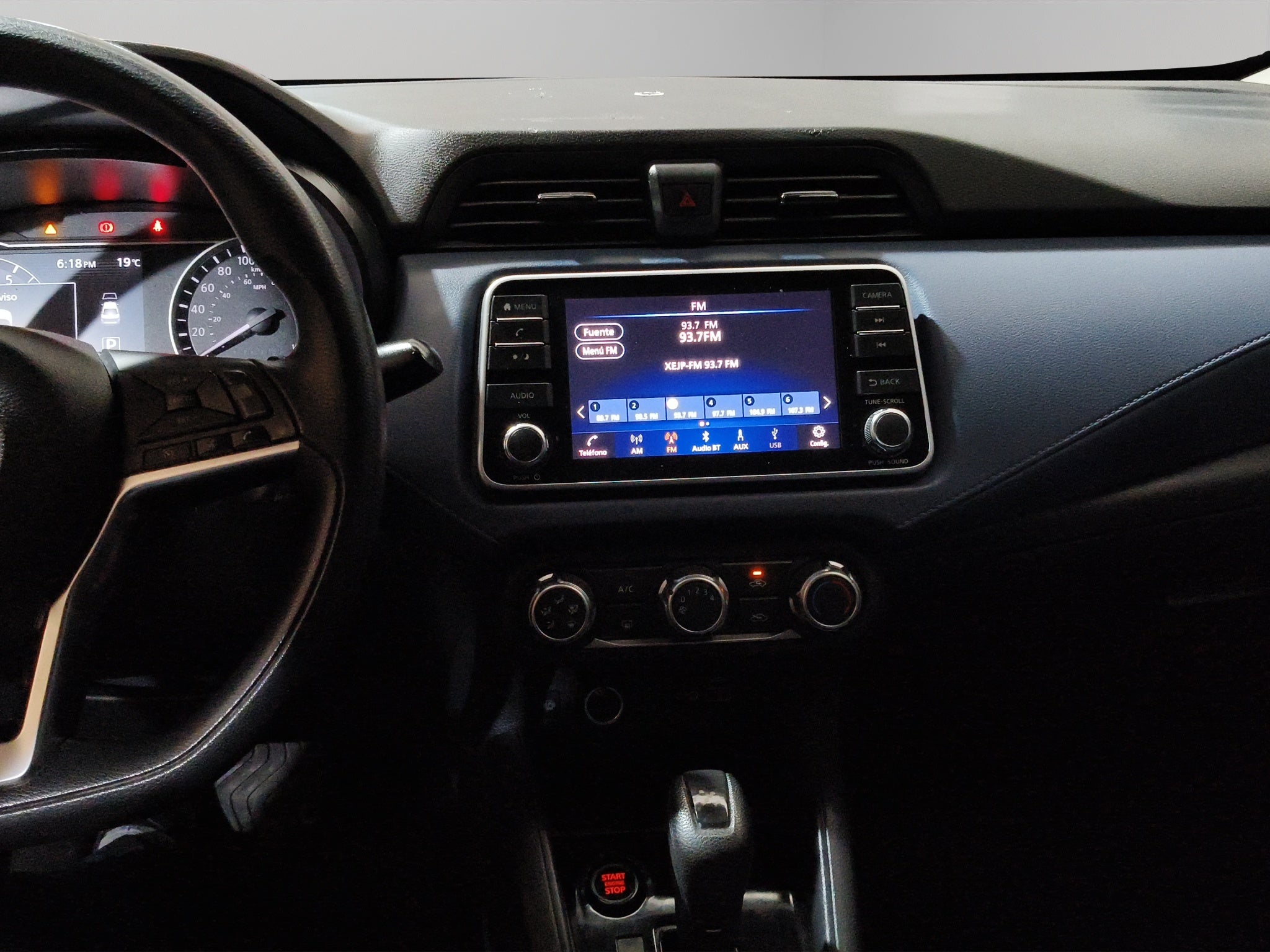 2023 Nissan Versa 4 pts. Advance, CVT, a/ac., f. niebla, RA-16 (cambio de línea)