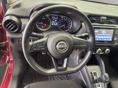 2023 Nissan Versa 4 pts. Sense, CVT, a/ac., R-15 (cambio de línea)