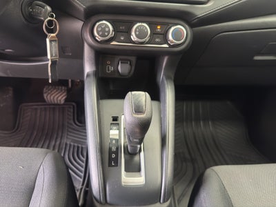 2023 Nissan Versa 4 pts. Sense, CVT, a/ac., R-15 (cambio de línea)