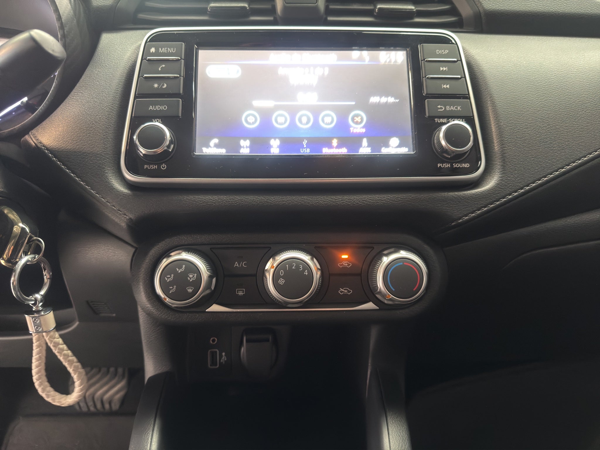 2024 Nissan Versa 4 pts. Sense, CVT, a/ac., R-15