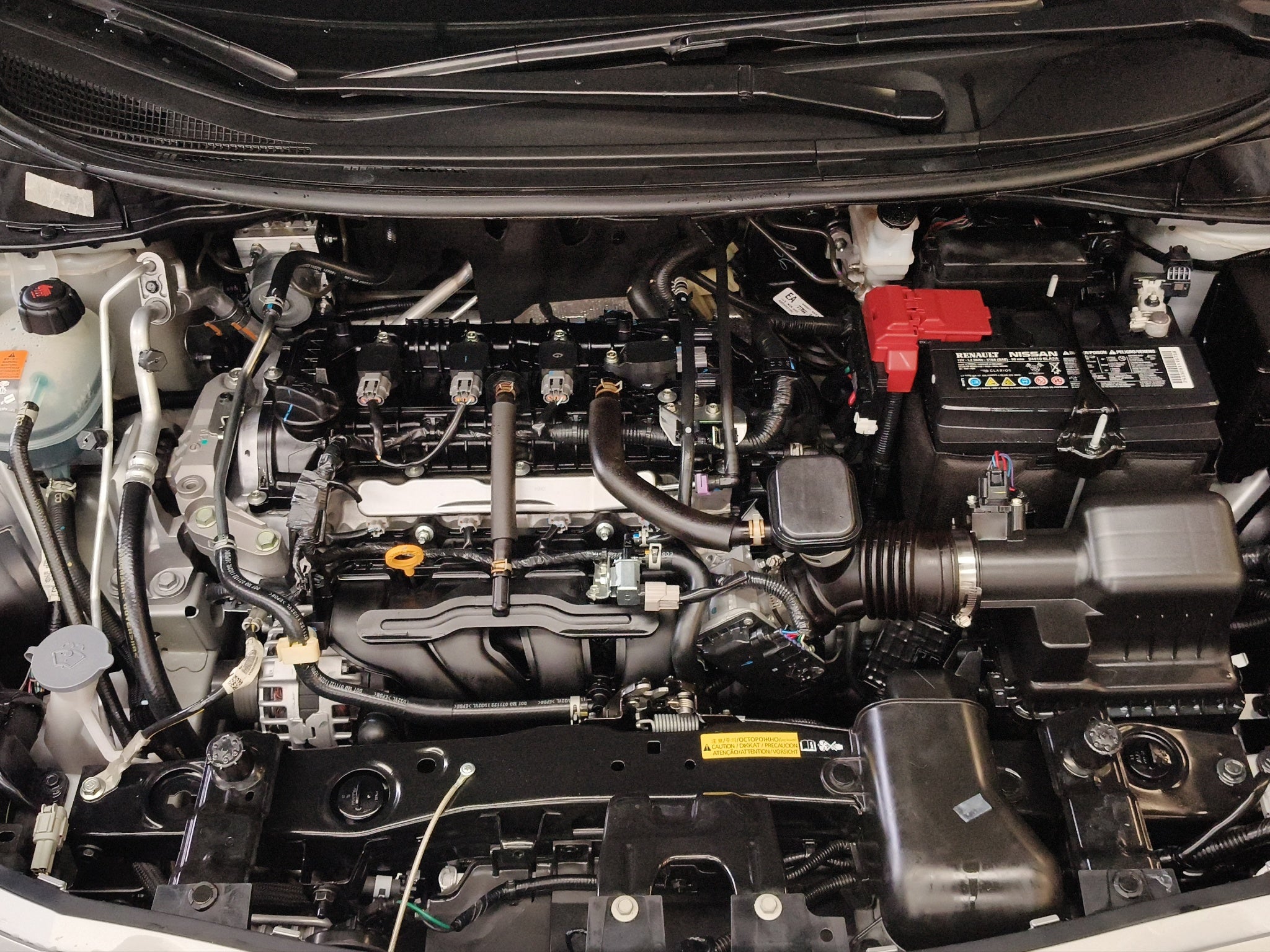 2024 Nissan Versa 4 pts. Advance, CVT, a/ac., f. niebla, RA-16