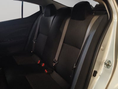 2024 Nissan Versa 4 pts. Advance, CVT, a/ac., f. niebla, RA-16