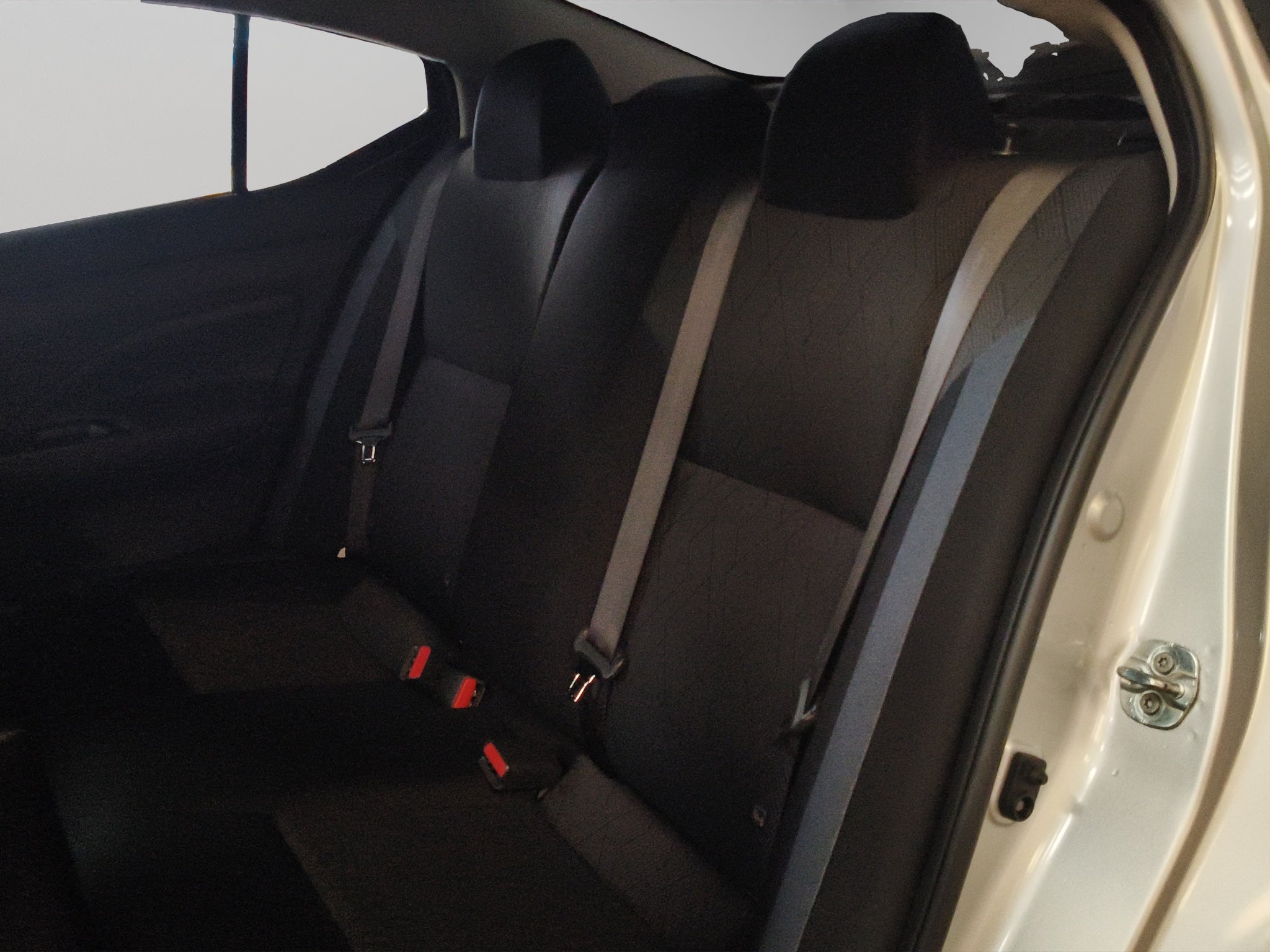 2024 Nissan Versa 4 pts. Advance, CVT, a/ac., f. niebla, RA-16