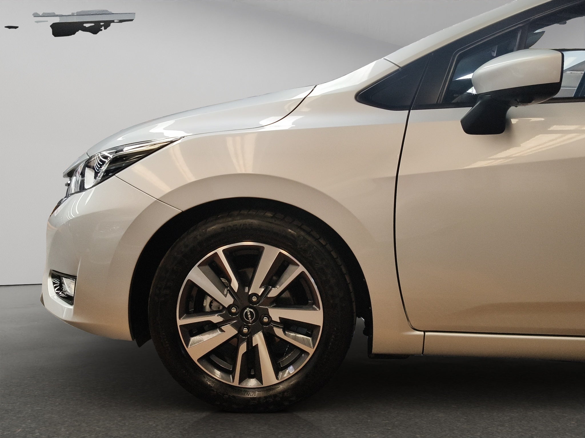 2024 Nissan Versa 4 pts. Advance, CVT, a/ac., f. niebla, RA-16