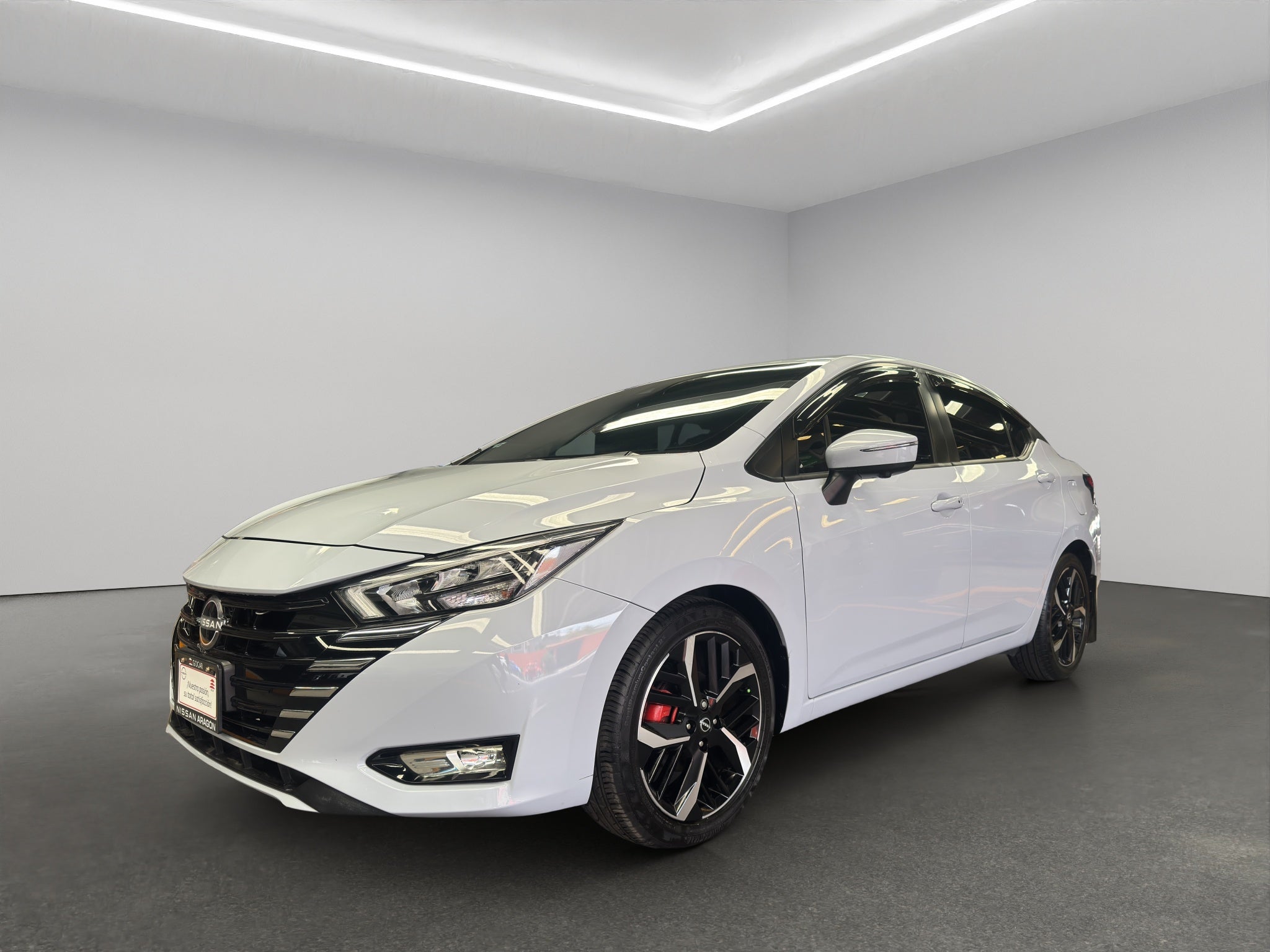 2024 Nissan Versa 4 pts. Exclusive, TA, a/ac. Aut., piel, f. niebla, f. led, RA-17