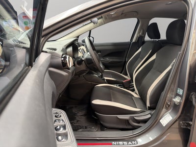 2022 Nissan Versa 4 pts. Advance, TM5, a/ac., VE, f. niebla, RA-16 (línea anterior)