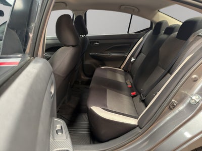 2022 Nissan Versa 4 pts. Advance, TM5, a/ac., VE, f. niebla, RA-16 (línea anterior)