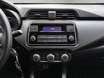 2022 Nissan Versa 4 pts. Sense, TM5, a/ac., VE, R-15 (línea anterior)