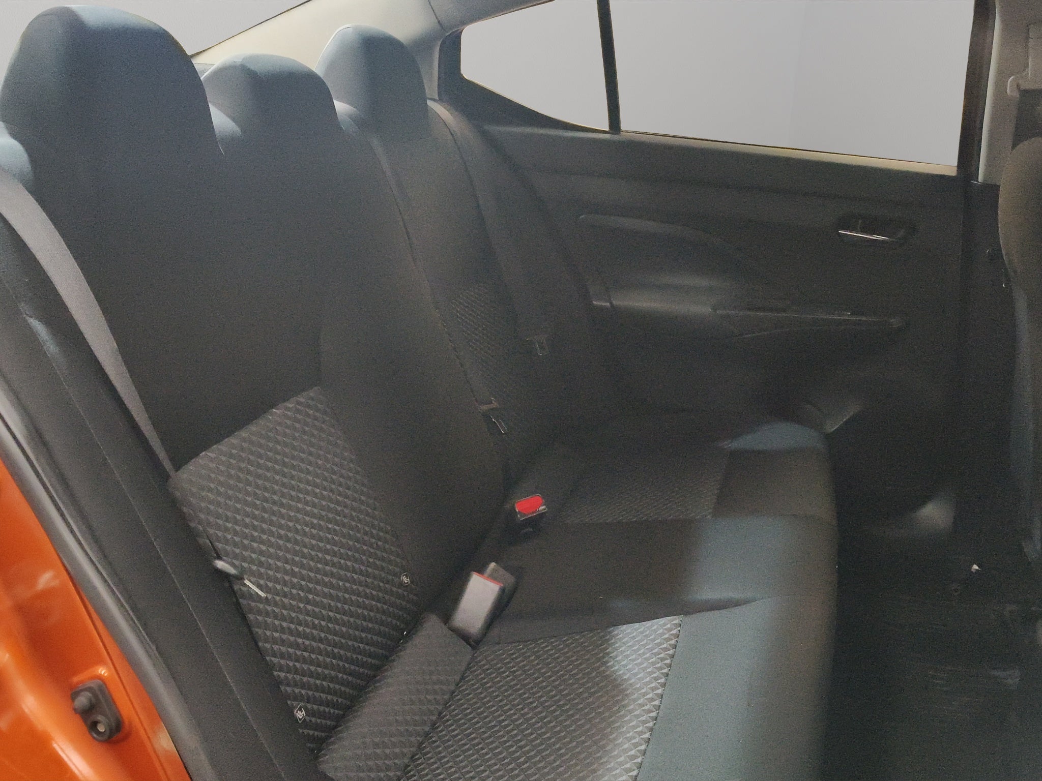 2022 Nissan Versa 4 pts. Sense, TM5, a/ac., VE, R-15 (línea anterior)