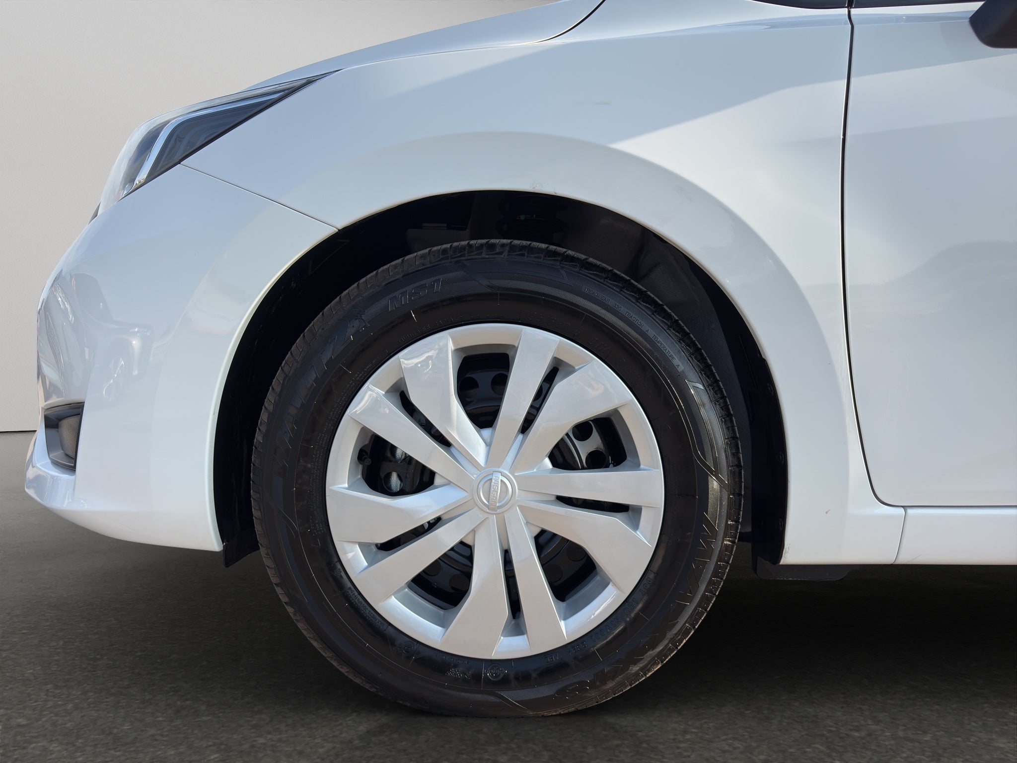 2024 Nissan Versa 4 pts. Sense, CVT, a/ac., R-15