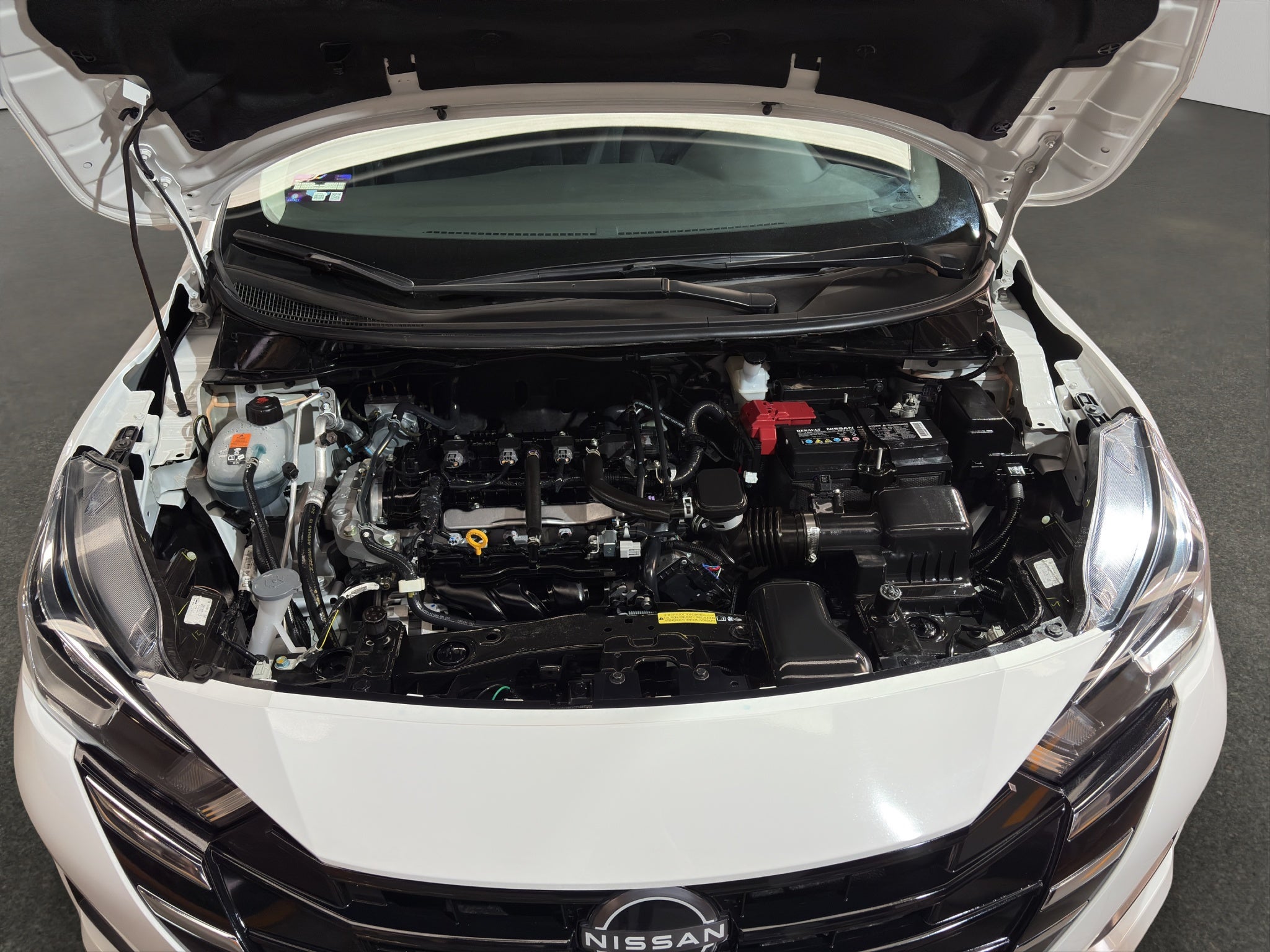 2024 Nissan Versa 4 pts. Sense, TM5, a/ac., R-15