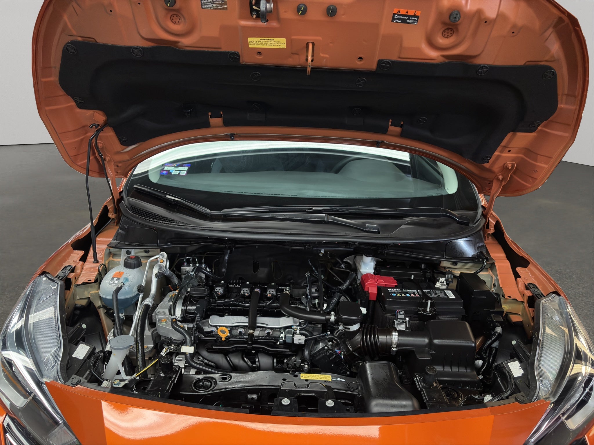 2024 Nissan Versa 4 pts. Advance, CVT, a/ac., f. niebla, RA-16