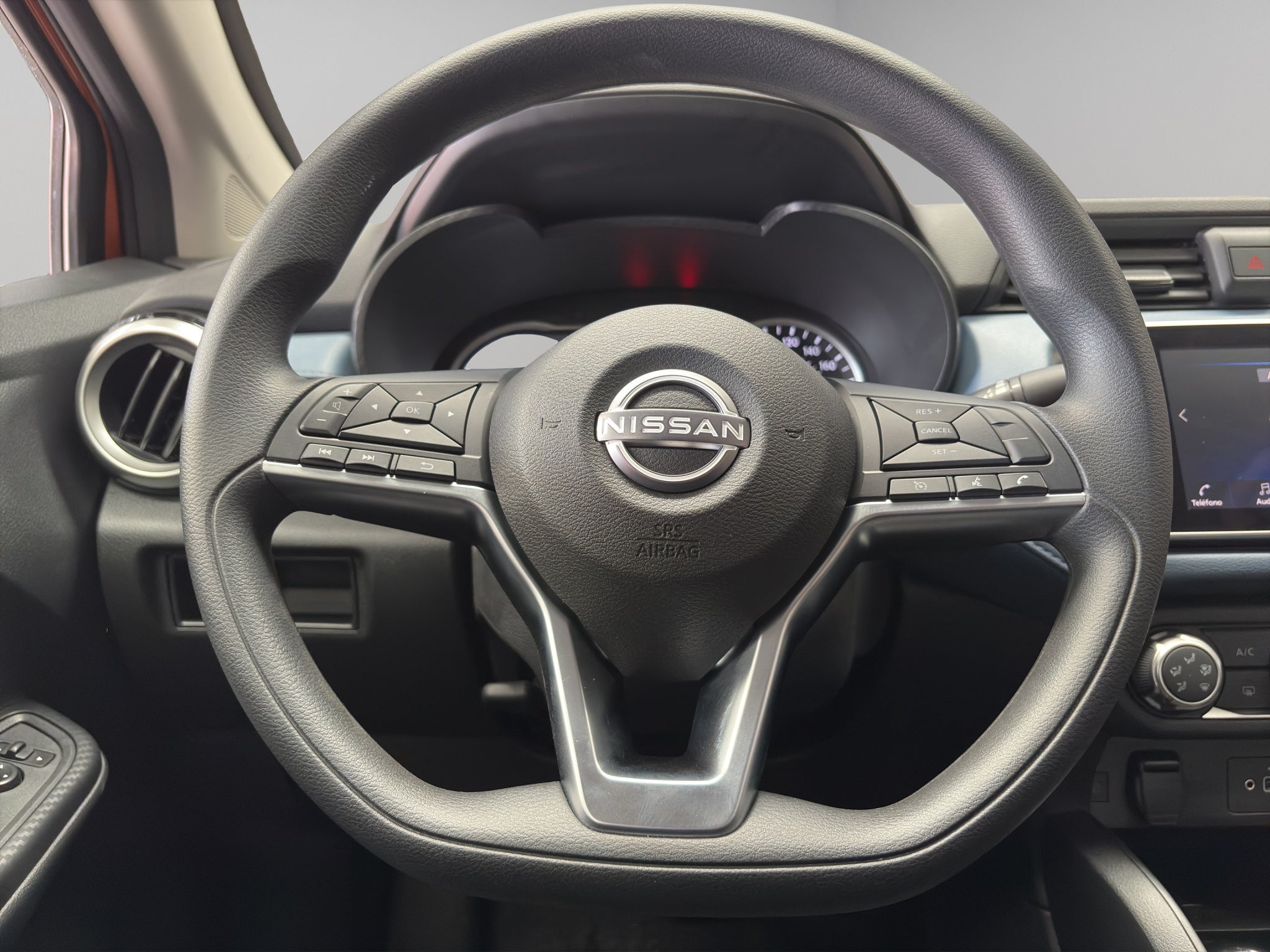 2024 Nissan Versa 4 pts. Advance, CVT, a/ac., f. niebla, RA-16