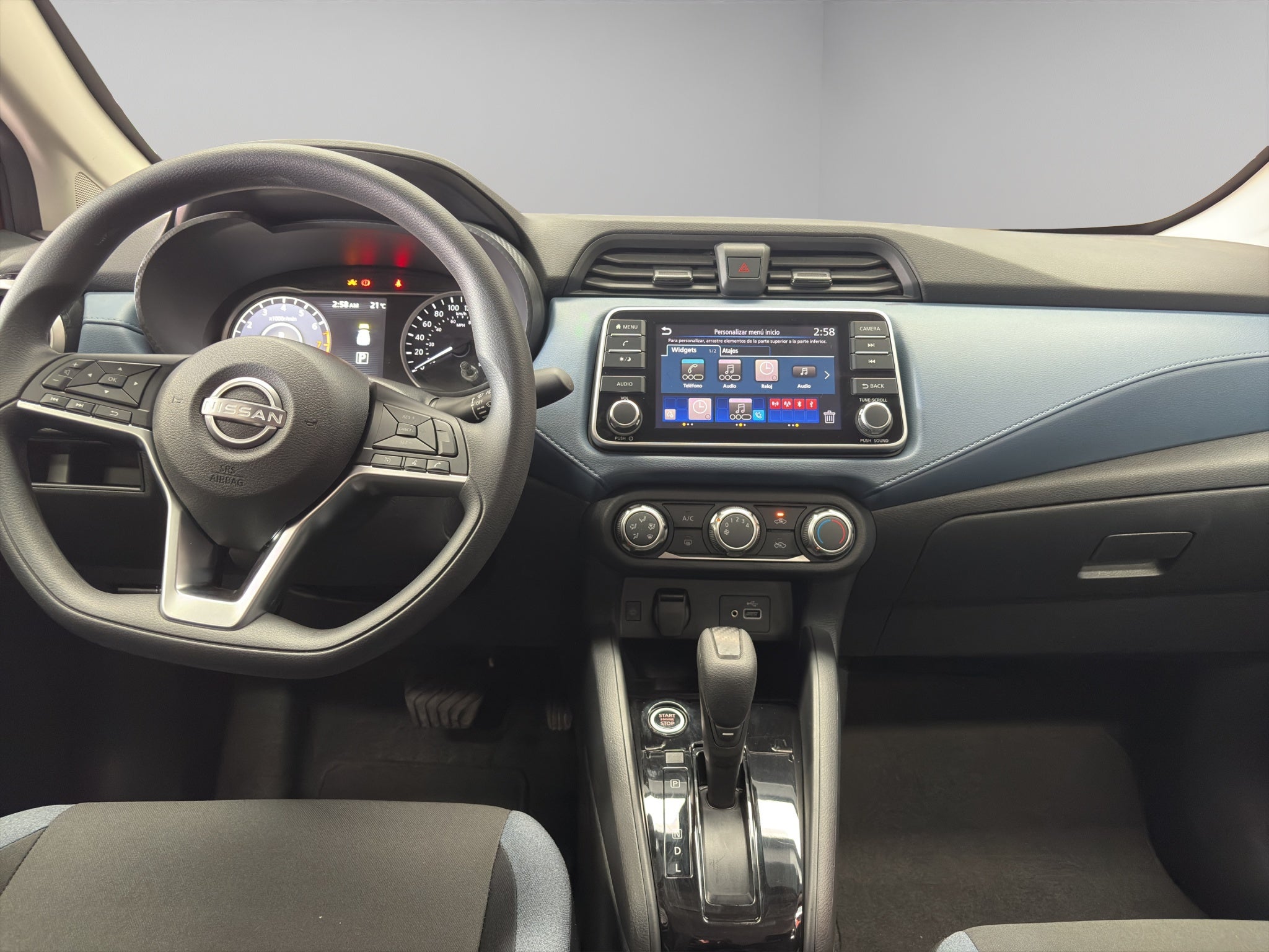 2024 Nissan Versa 4 pts. Advance, CVT, a/ac., f. niebla, RA-16