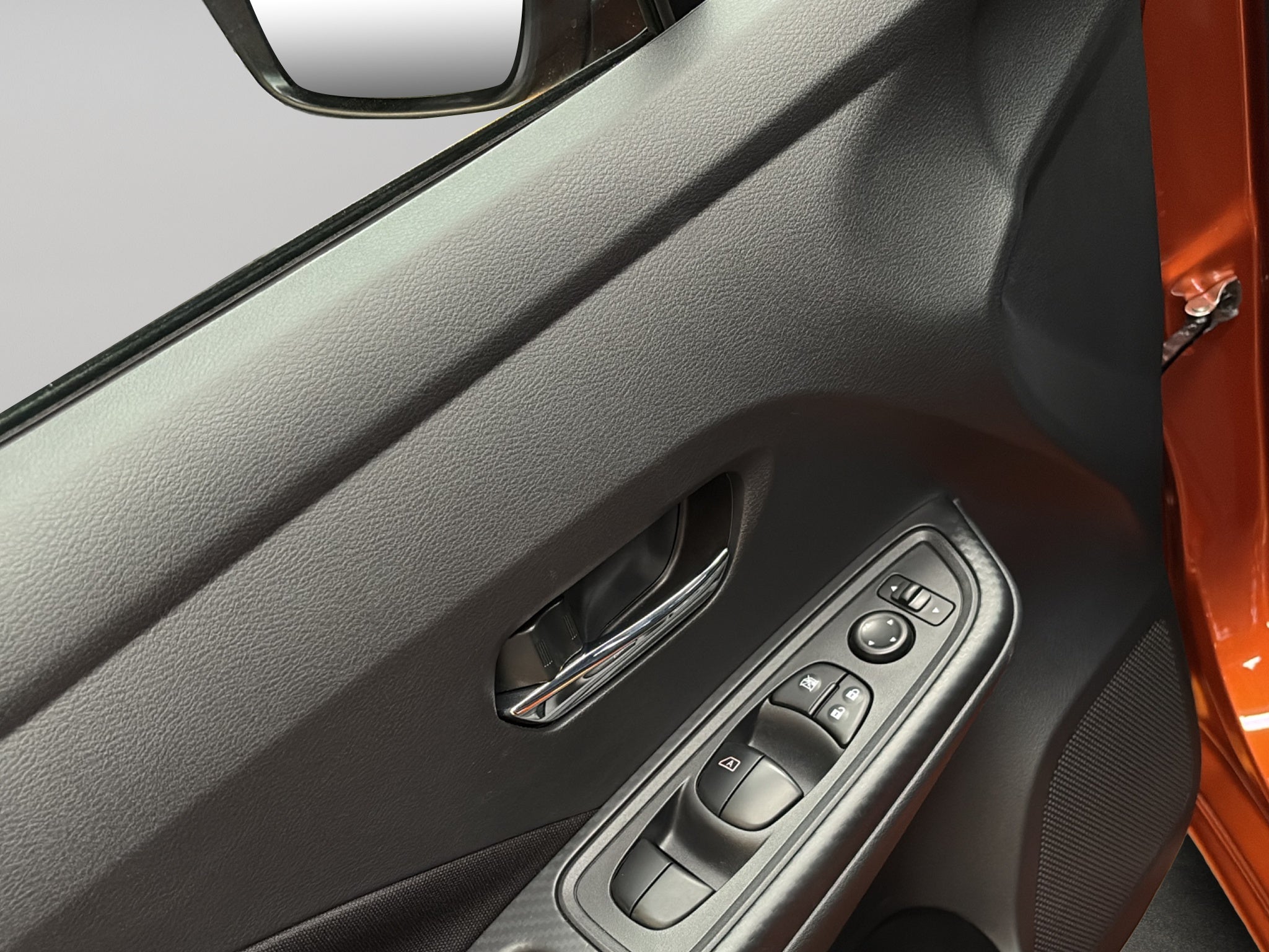 2024 Nissan Versa 4 pts. Advance, CVT, a/ac., f. niebla, RA-16