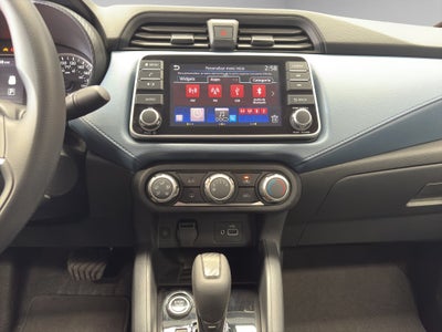 2024 Nissan Versa 4 pts. Advance, CVT, a/ac., f. niebla, RA-16