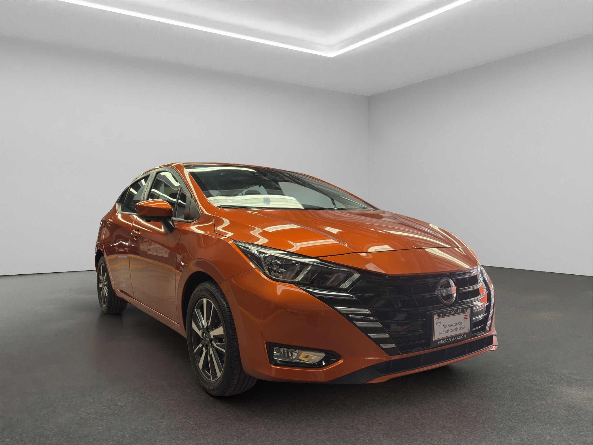 2024 Nissan Versa 4 pts. Advance, CVT, a/ac., f. niebla, RA-16