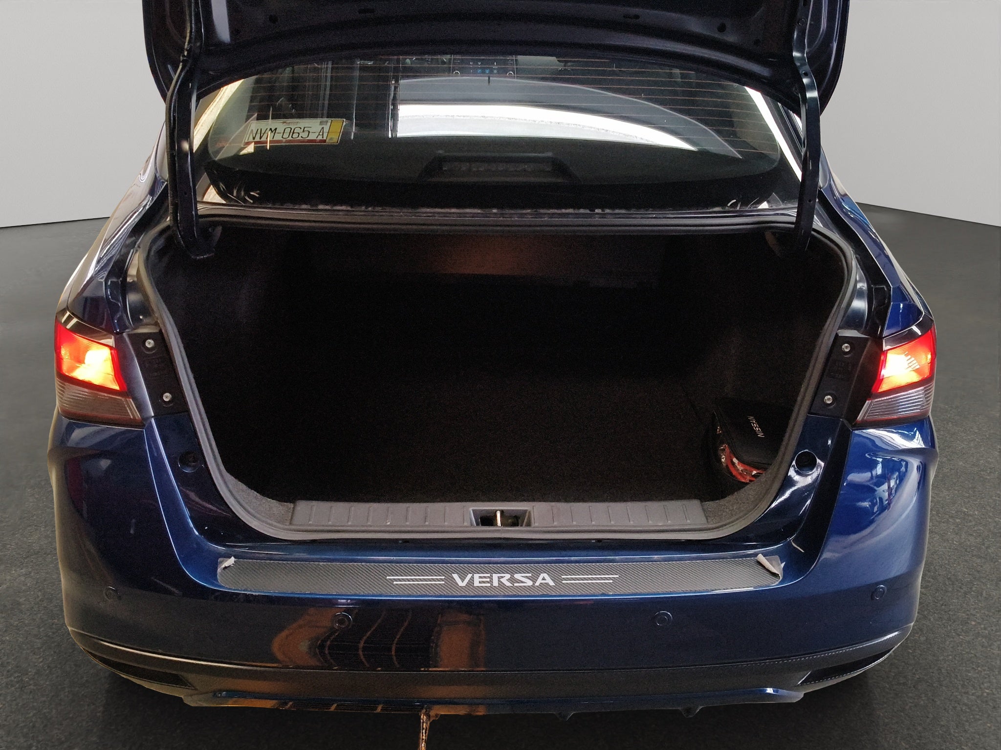 2024 Nissan Versa 4 pts. Sense, CVT, a/ac., R-15