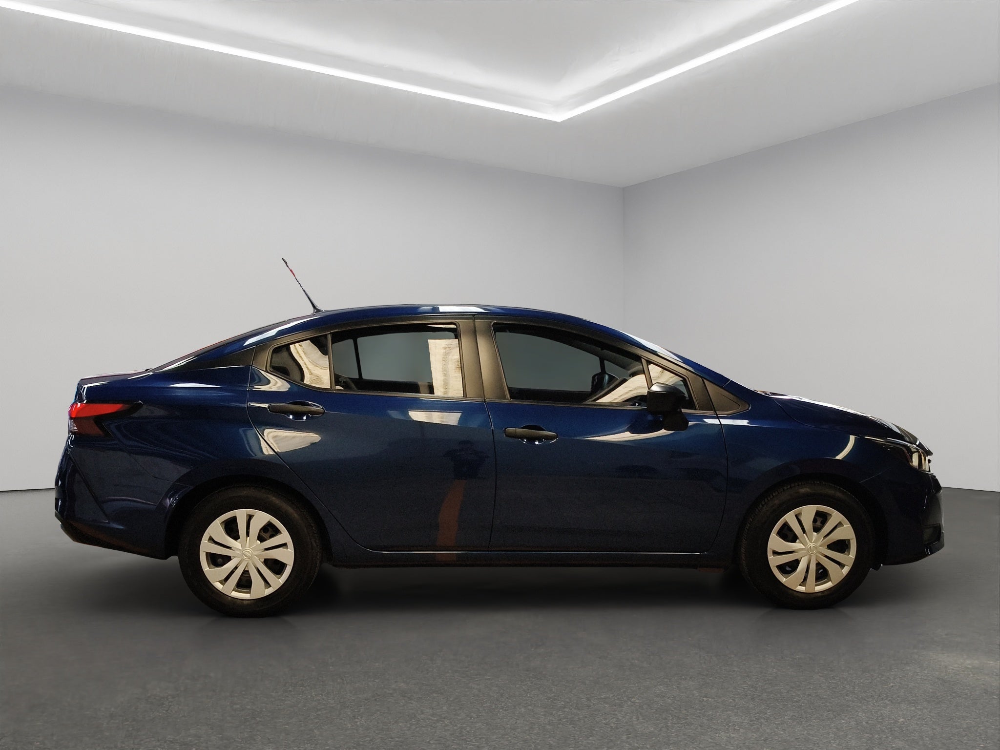 2024 Nissan Versa 4 pts. Sense, CVT, a/ac., R-15