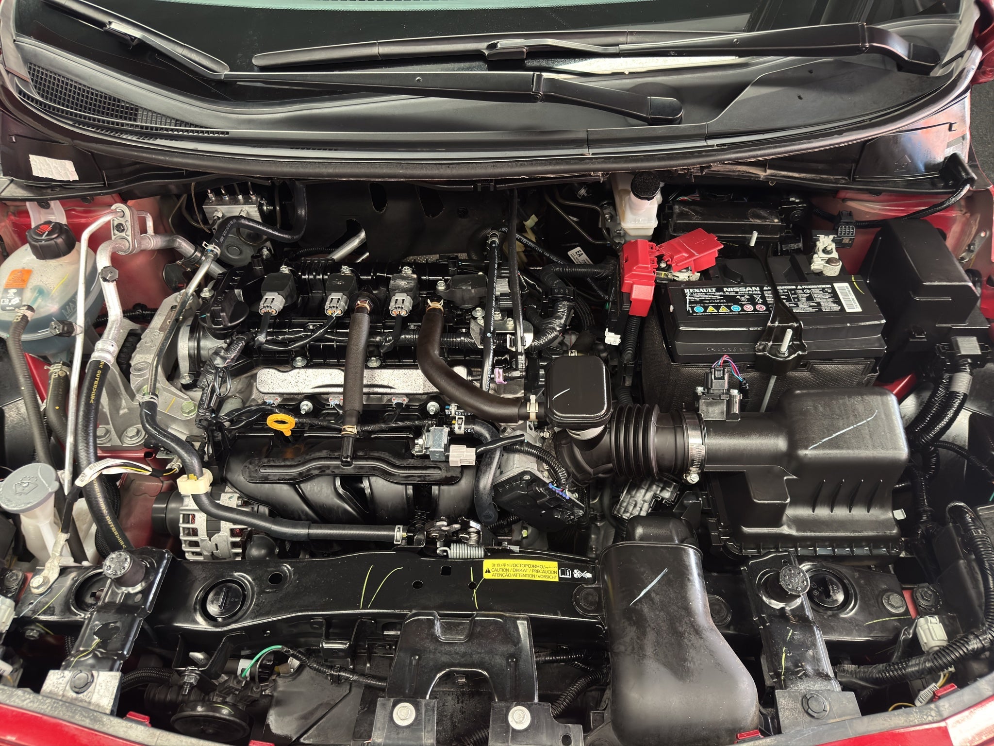 2024 Nissan Versa 4 pts. Advance, CVT, a/ac., f. niebla, RA-16