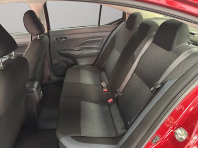 2024 Nissan Versa 4 pts. Advance, CVT, a/ac., f. niebla, RA-16