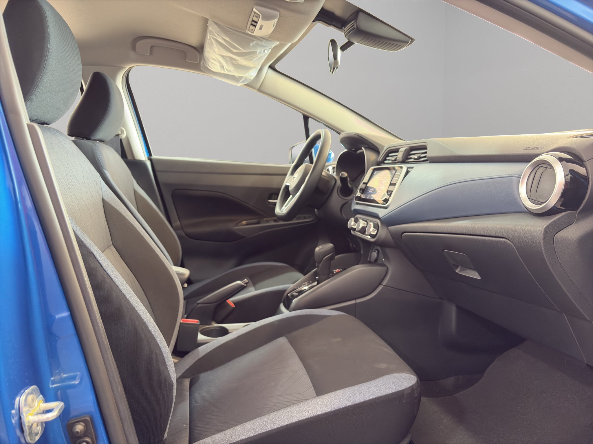 2024 Nissan Versa 4 pts. Advance, CVT, a/ac., f. niebla, RA-16