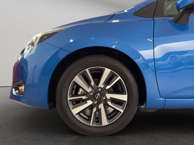 2024 Nissan Versa 4 pts. Advance, CVT, a/ac., f. niebla, RA-16