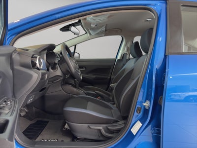 2024 Nissan Versa 4 pts. Advance, CVT, a/ac., f. niebla, RA-16