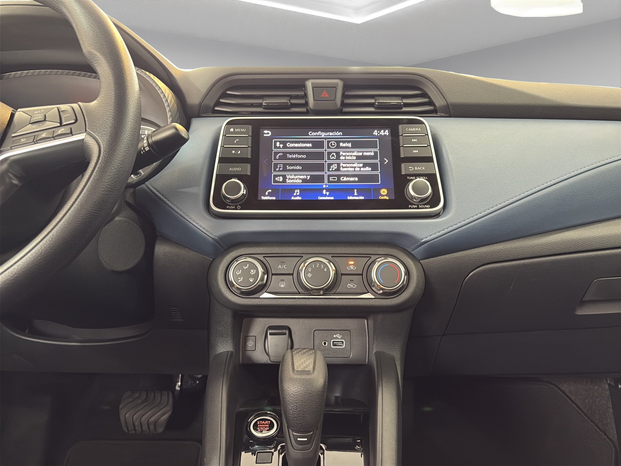 2024 Nissan Versa 4 pts. Advance, CVT, a/ac., f. niebla, RA-16