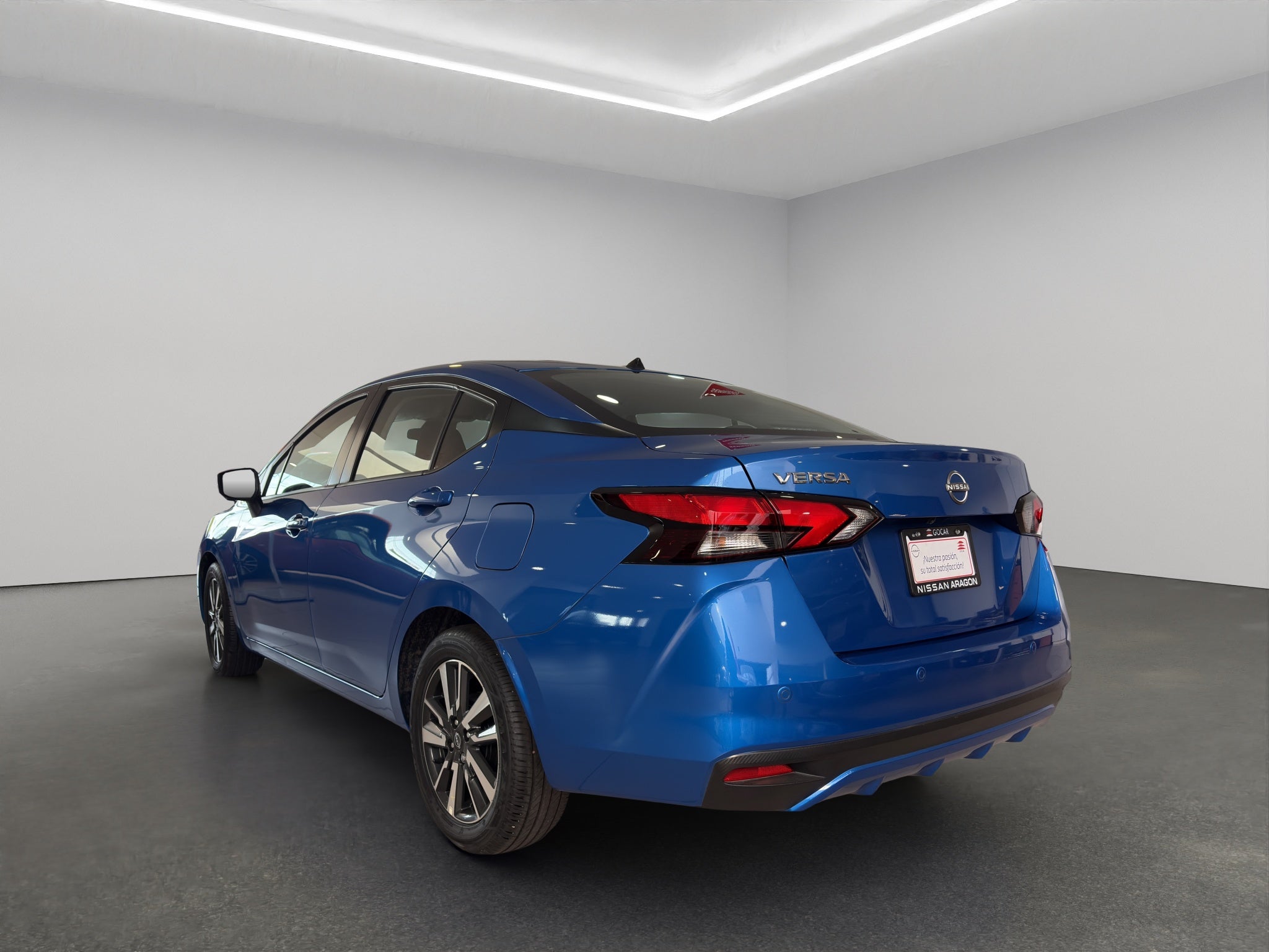2024 Nissan Versa 4 pts. Advance, CVT, a/ac., f. niebla, RA-16