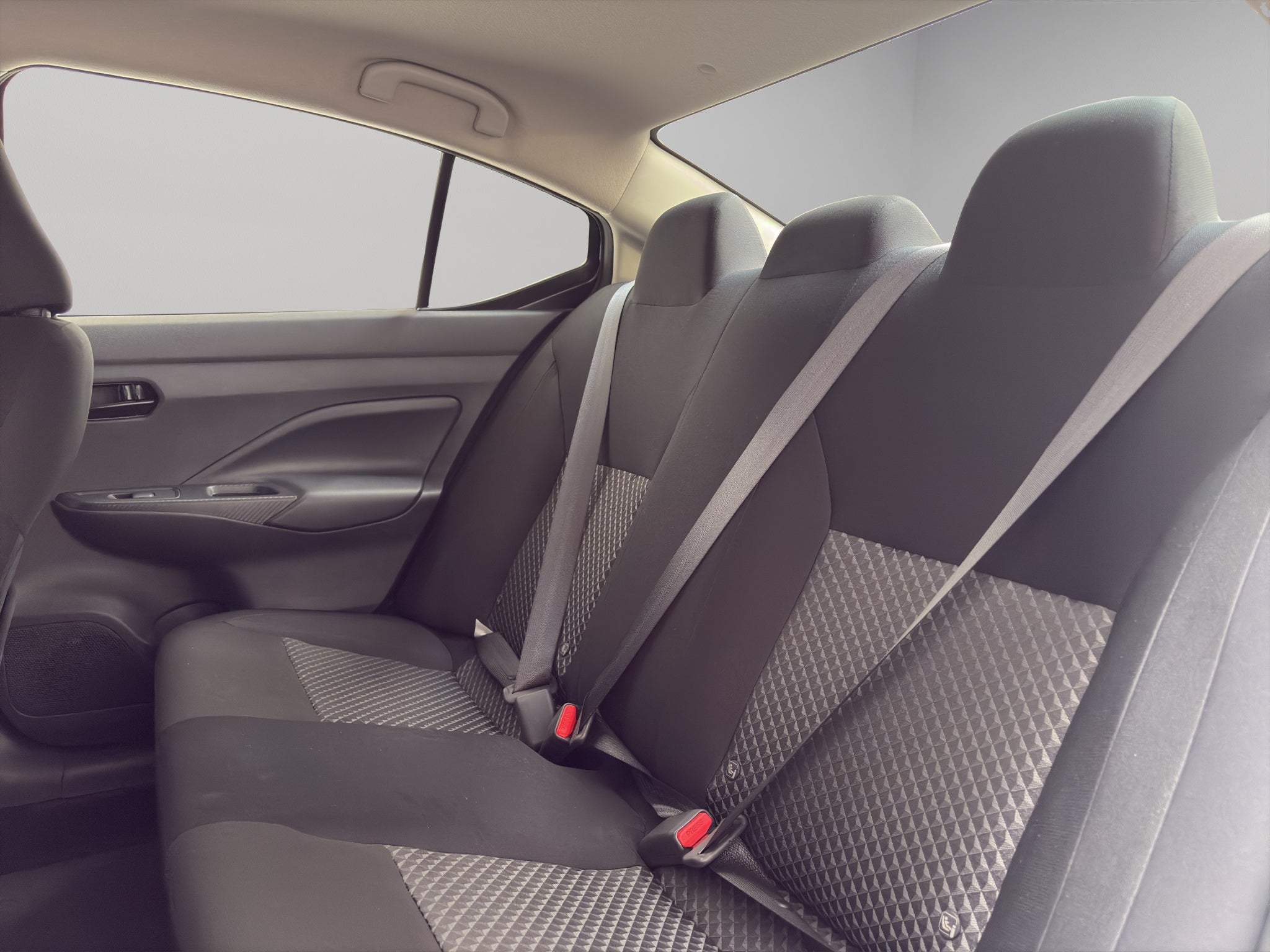 2024 Nissan Versa 4 pts. Sense, CVT, a/ac., R-15