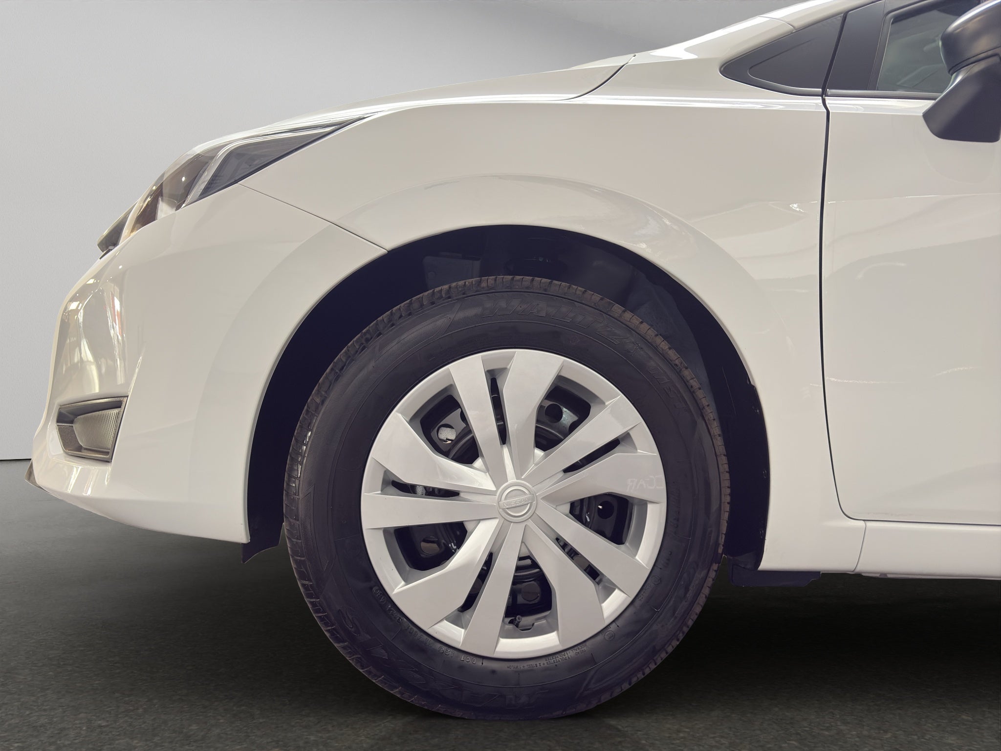 2024 Nissan Versa 4 pts. Sense, CVT, a/ac., R-15