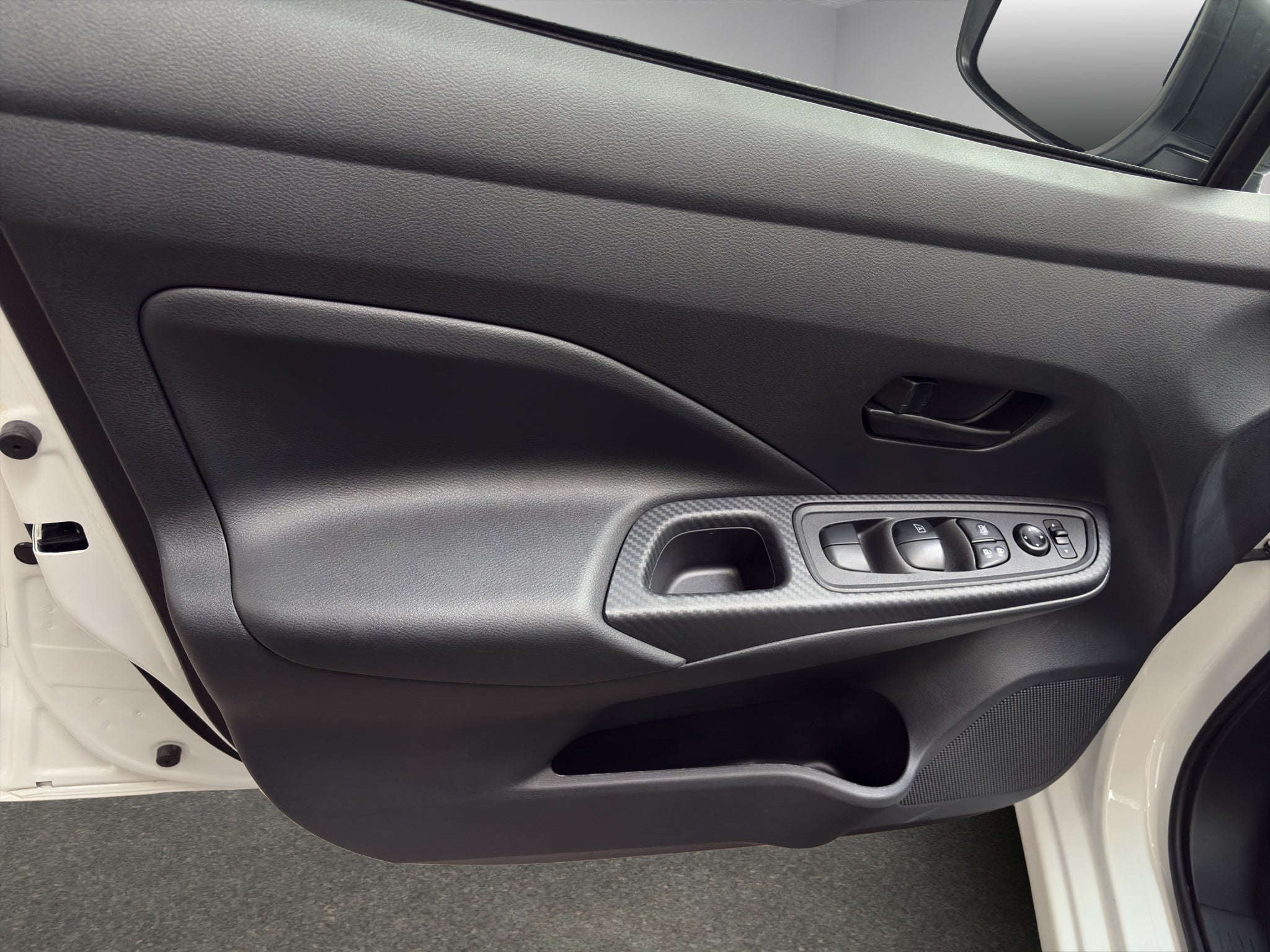 2024 Nissan Versa 4 pts. Sense, CVT, a/ac., R-15