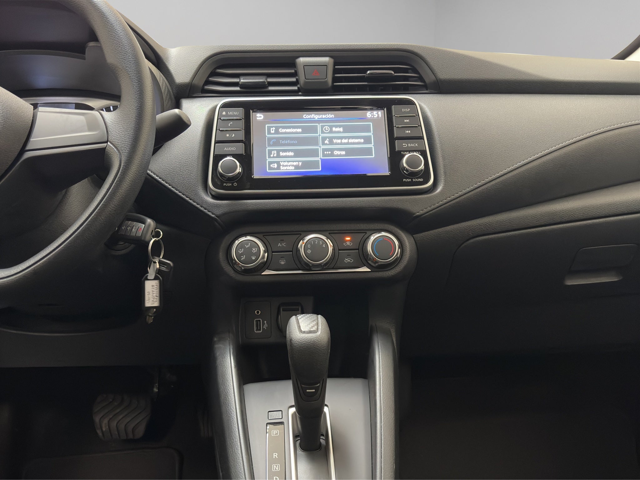 2024 Nissan Versa 4 pts. Sense, CVT, a/ac., R-15