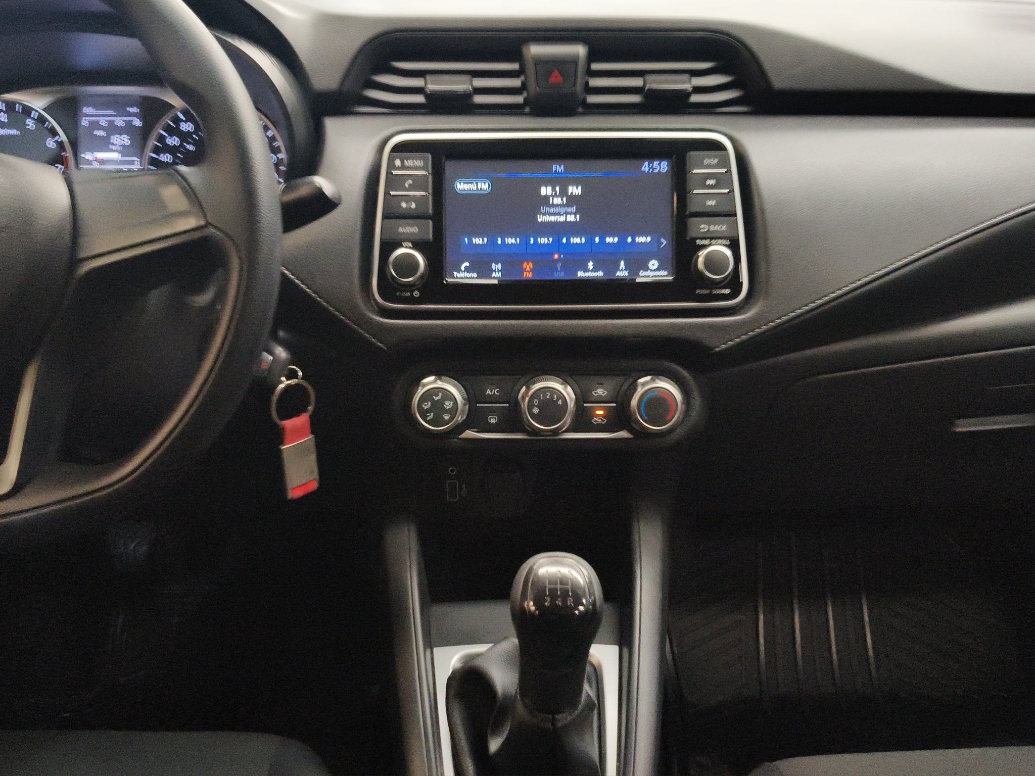 2024 Nissan Versa 4 pts. Sense, TM5, a/ac., R-15