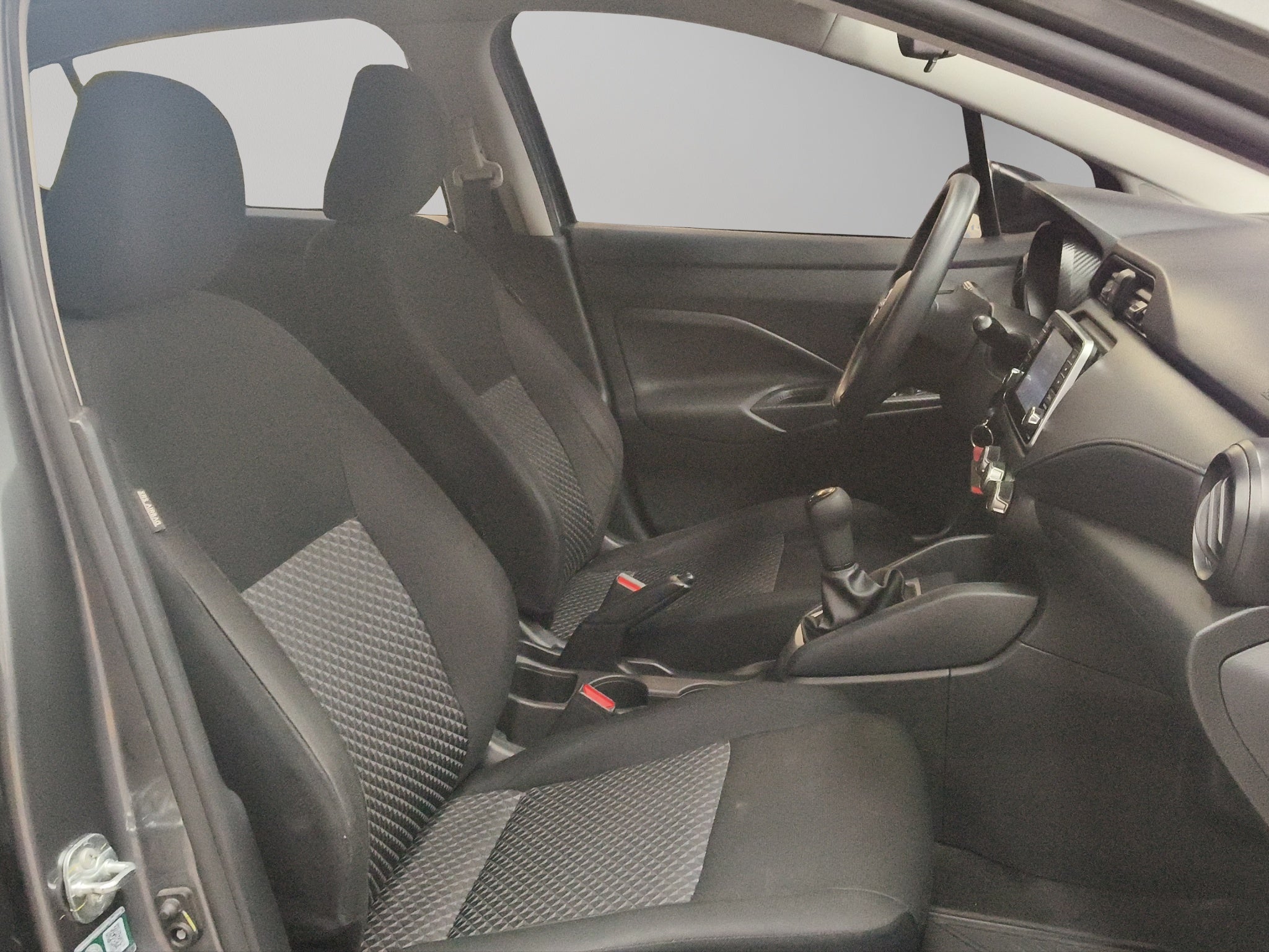 2024 Nissan Versa 4 pts. Sense, TM5, a/ac., R-15