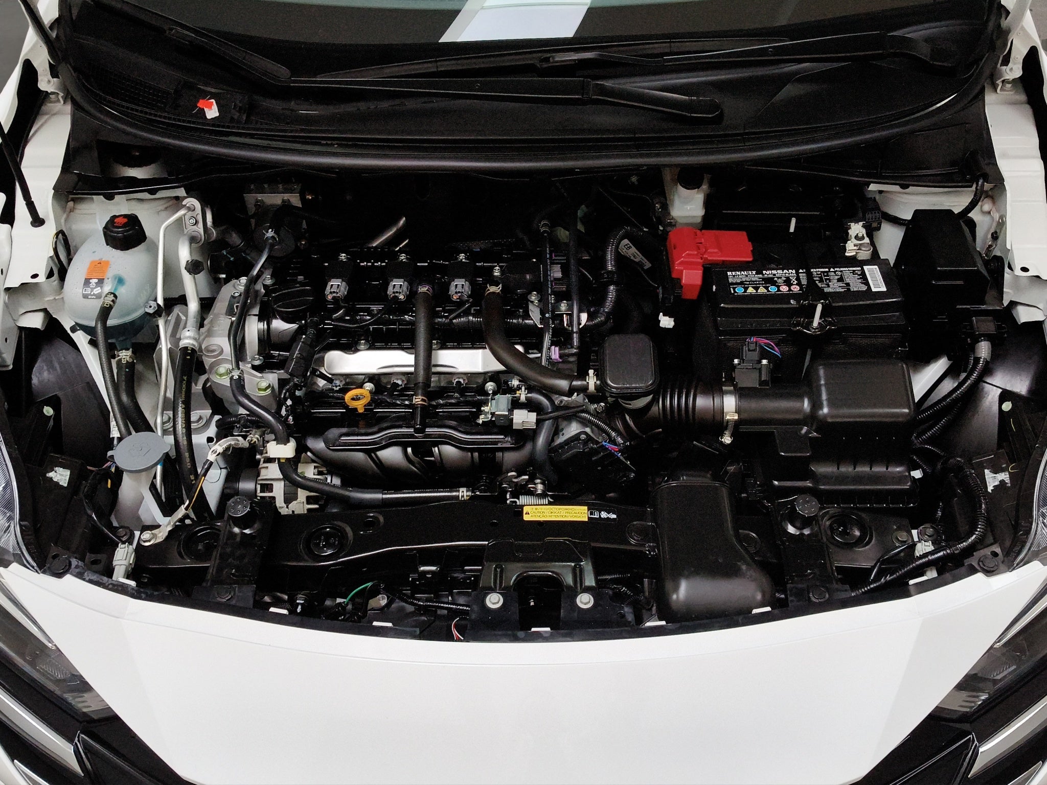 2025 Nissan Versa 4 pts. Sense, TM5, a/ac., R-15 (línea anterior)