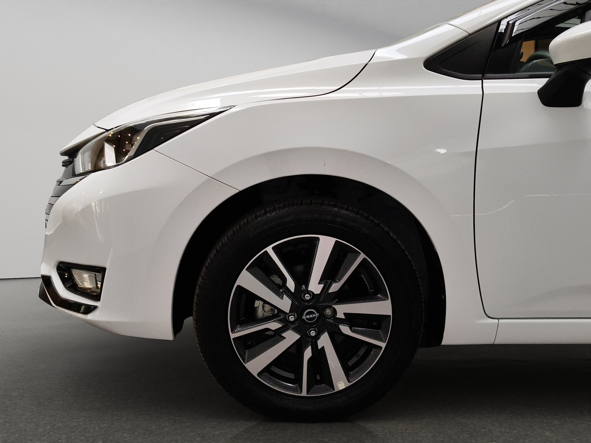 2025 Nissan Versa 4 pts. Sense, TM5, a/ac., R-15 (línea anterior)