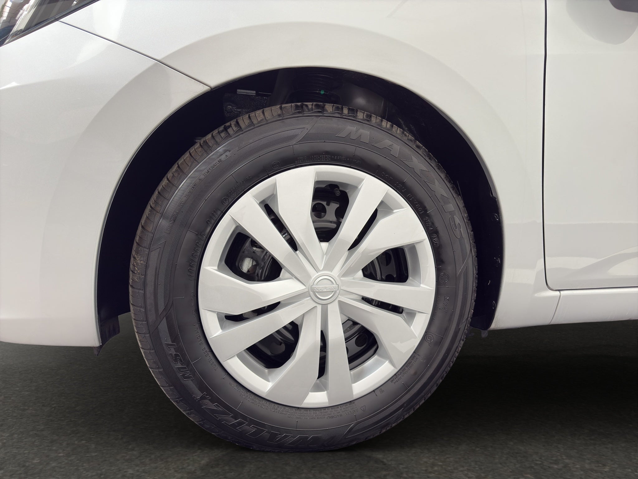 2024 Nissan Versa 4 pts. Sense, CVT, a/ac., R-15