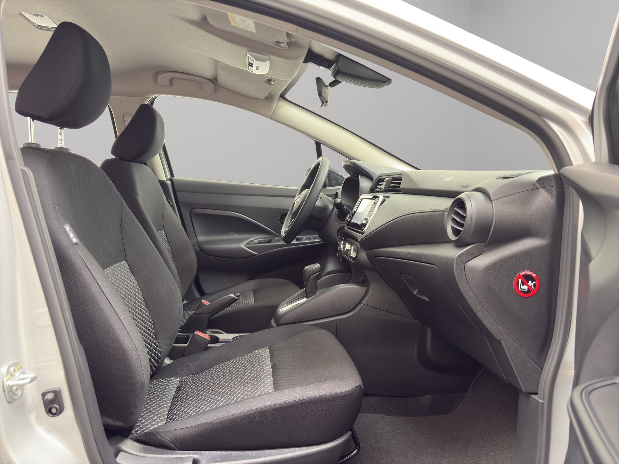 2024 Nissan Versa 4 pts. Sense, CVT, a/ac., R-15