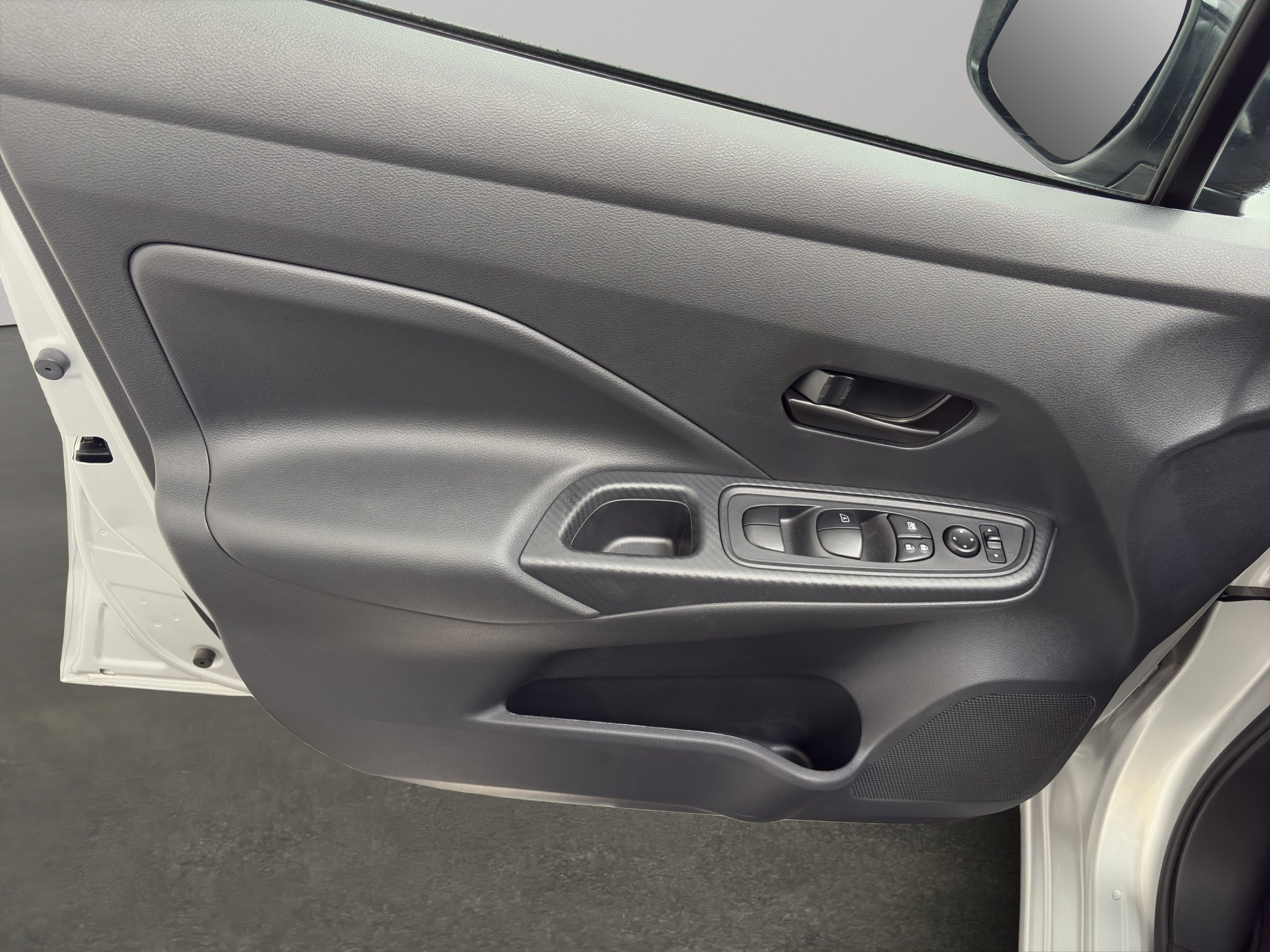 2024 Nissan Versa 4 pts. Sense, CVT, a/ac., R-15