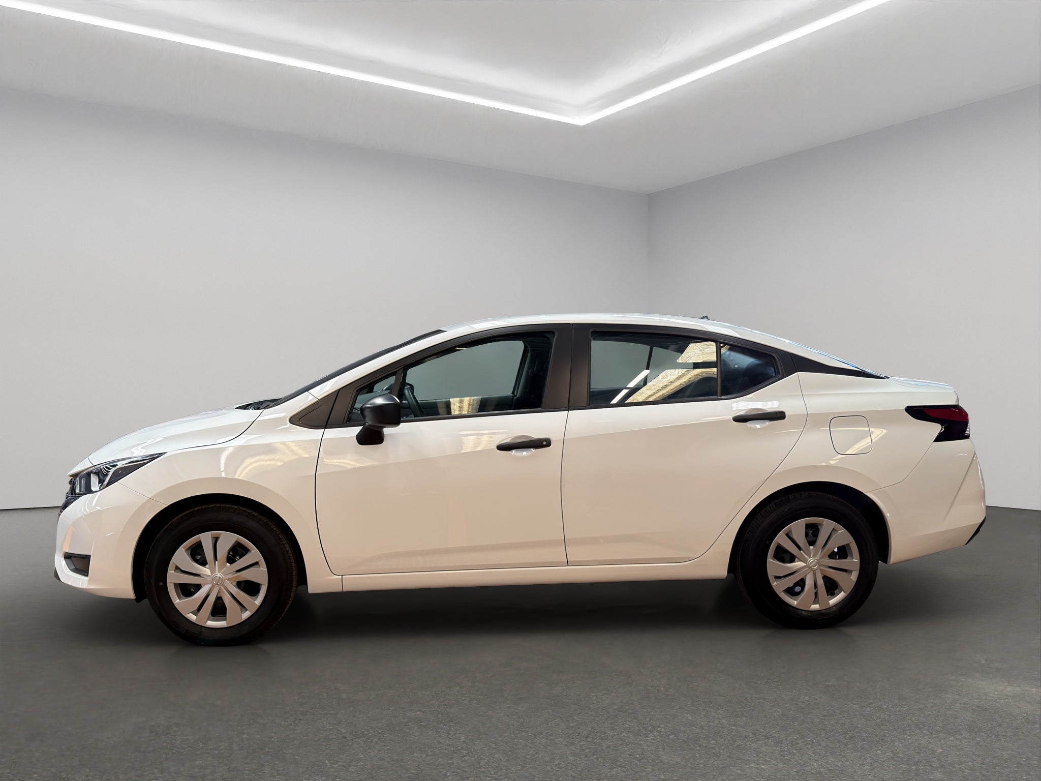 2024 Nissan Versa 4 pts. Sense, TM5, a/ac., R-15
