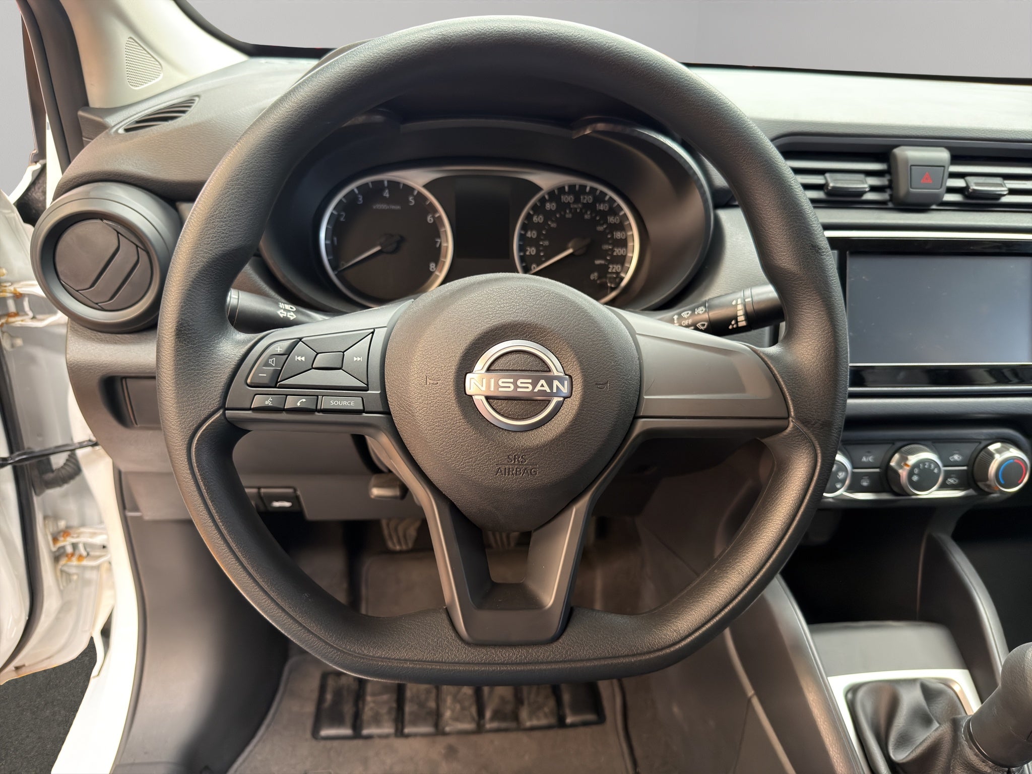 2024 Nissan Versa 4 pts. Sense, TM5, a/ac., R-15