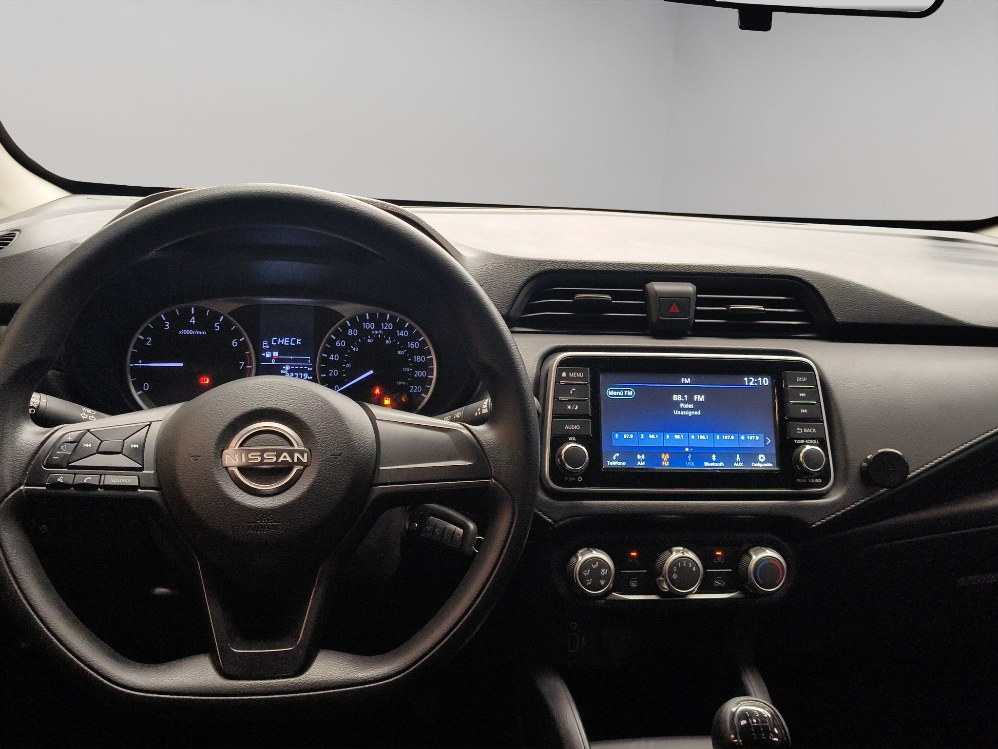 2024 Nissan Versa 4 pts. Sense, TM5, a/ac., R-15